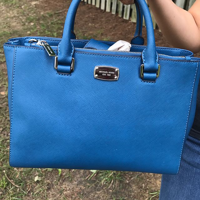 PlatosClosetCLT's tweet photo. Score these hot designer accessories for cool low prices. 🔥🌬 #pcCLT #CLT #shopCLT #UNCC #aotd https://t.co/2mr06xF5tc