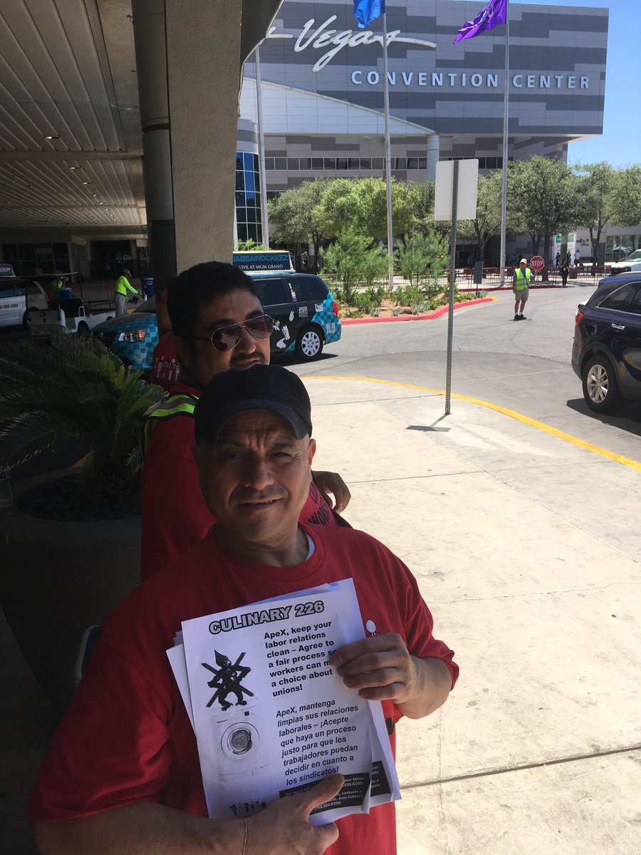 Culinary226's tweet photo. The Culinary Union insists that ApeX Linen allow workers to make informed decisions about the conditions of their employment! #CleanShow2017 https://t.co/iSUuwnEZwC