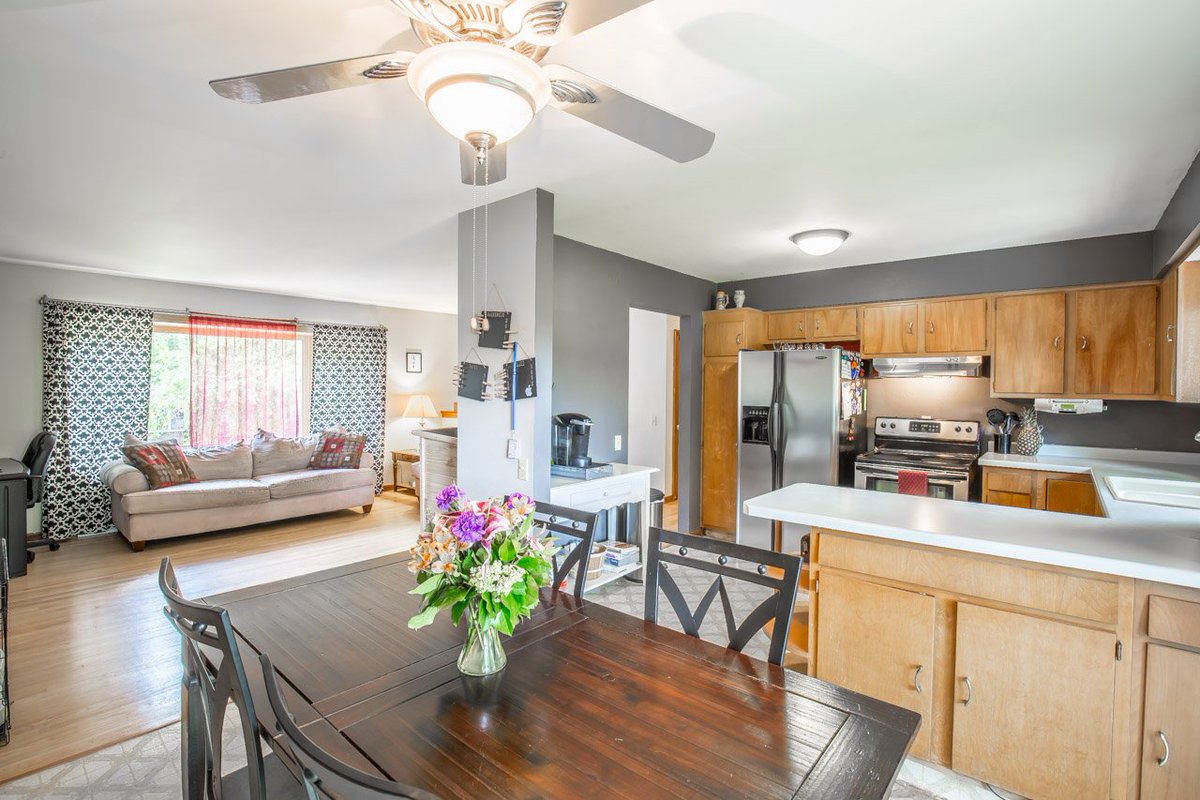 DwellHop's tweet photo. #newlisting Four bedroom home on a quite cul-de-sac in #McFarlandWI https://t.co/orWJ4ZV7uk #RealEstate https://t.co/xQ4v1EehTQ