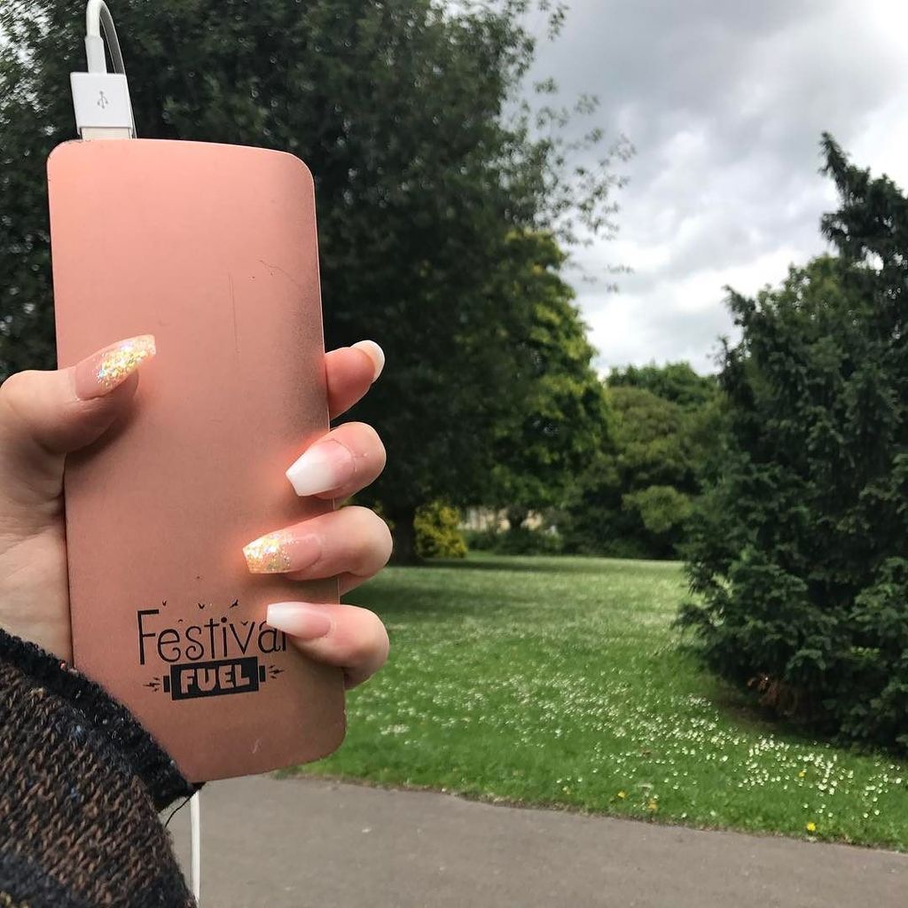 FestivalFuel's tweet photo. The best portable charger on the market!😍🔋 #portablecharger #festivalseason #festival #festivalfuel #rosegold https://t.co/Gux6XXyYu1 https://t.co/u9YhzRnJDg