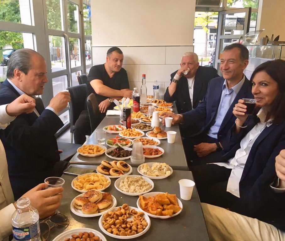AvecCamba's tweet image. Rencontre avc les commercants des rues Manin et Goubet au Papy Youda en présence de @Anne_Hidalgo cc @jccambadelis @FrancoisDagnaud #Paris19