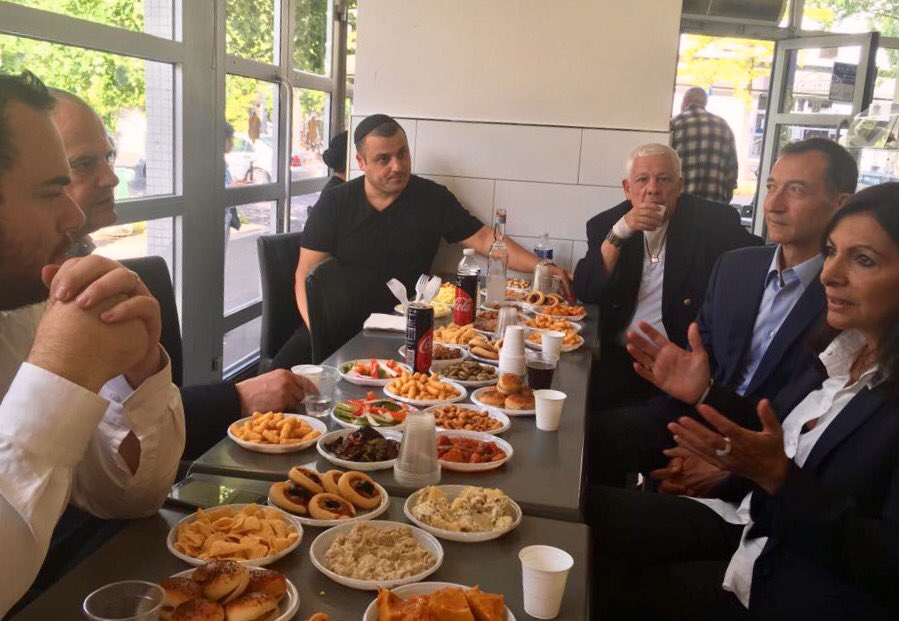 AvecCamba's tweet image. Rencontre avc les commercants des rues Manin et Goubet au Papy Youda en présence de @Anne_Hidalgo cc @jccambadelis @FrancoisDagnaud #Paris19