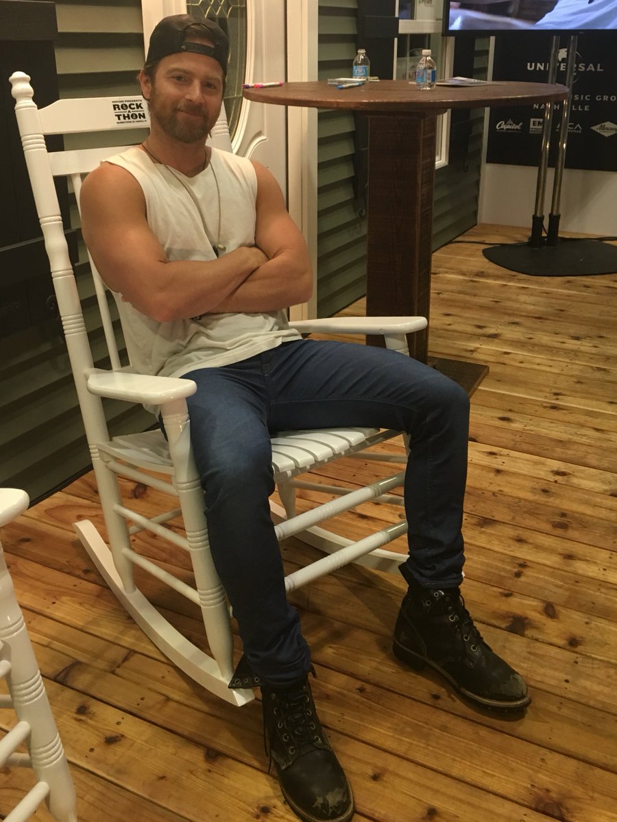 Kip Moore tweet media