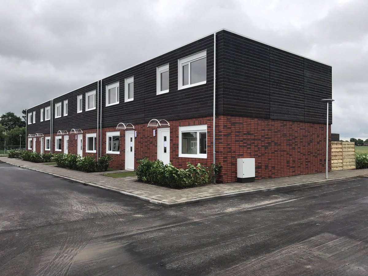 JanSnelGroup's tweet photo. In Middelstum zijn zojuist de eerste 30 logeerwoningen
opgeleverd aan het Centrum Veilig Wonen. #JanSnel #Groningen https://t.co/gdwVr1vpqK