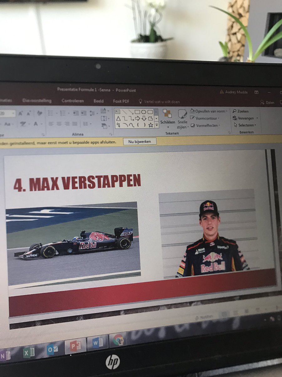 Zoon Senna (vernoemd naar Ayrton) is bezig met zijn spreekbeurt over F1 en <a href="/Max33Verstappen/">Max Verstappen</a>. Super leuk! Nog tips Max? ;-) cc. <a href="/HansSchurer/">Hans Schurer</a>