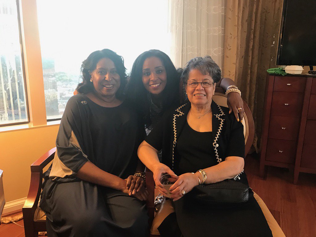 calinksinc's tweet photo. Wisdom is my sister! #linkedinfriendship #LinksCA40 https://t.co/sMd4YfmZU7