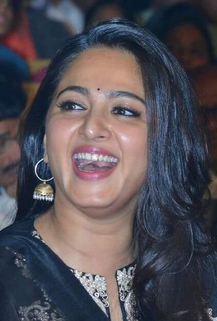 ArSha_Shain's tweet photo. Sweetest Smile
#11yearsForASF #AnushkaShetty
Tweet
Re-Tweet
Repeat 😍😍 https://t.co/GgVKaYitaK