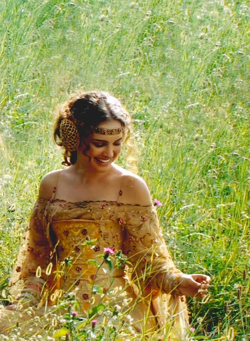  happy birthday Natalie Portman the beautiful Queen of Naboo and mother of Luke and Leia, Padmé Amidala 