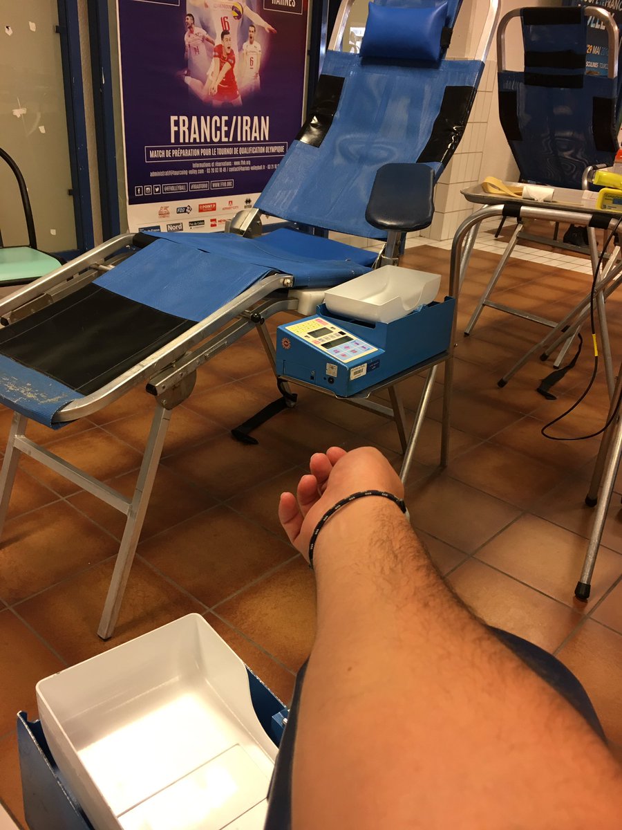 gog607's tweet photo. Comme moi et @VandaeleDominiq  vous pouvez donner votre sang à @TourcoingVille jusque 19h !! @EFS_Officiel https://t.co/RNynhdz9ZB