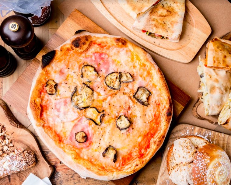 shotespressouk's tweet photo. #FridayFeeling all round, don't you agree? #IceandSlice https://t.co/8Tepkhf30q