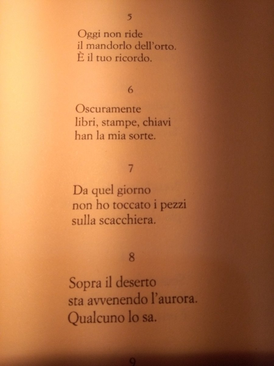 Per #BuonaSerataInPoesia oggi Borges con 6 haiku 'l'opera meno nota' 
@MaurilioVitto @GiardinoPietro @InfoLEGGIERO @redaelena @Minccina