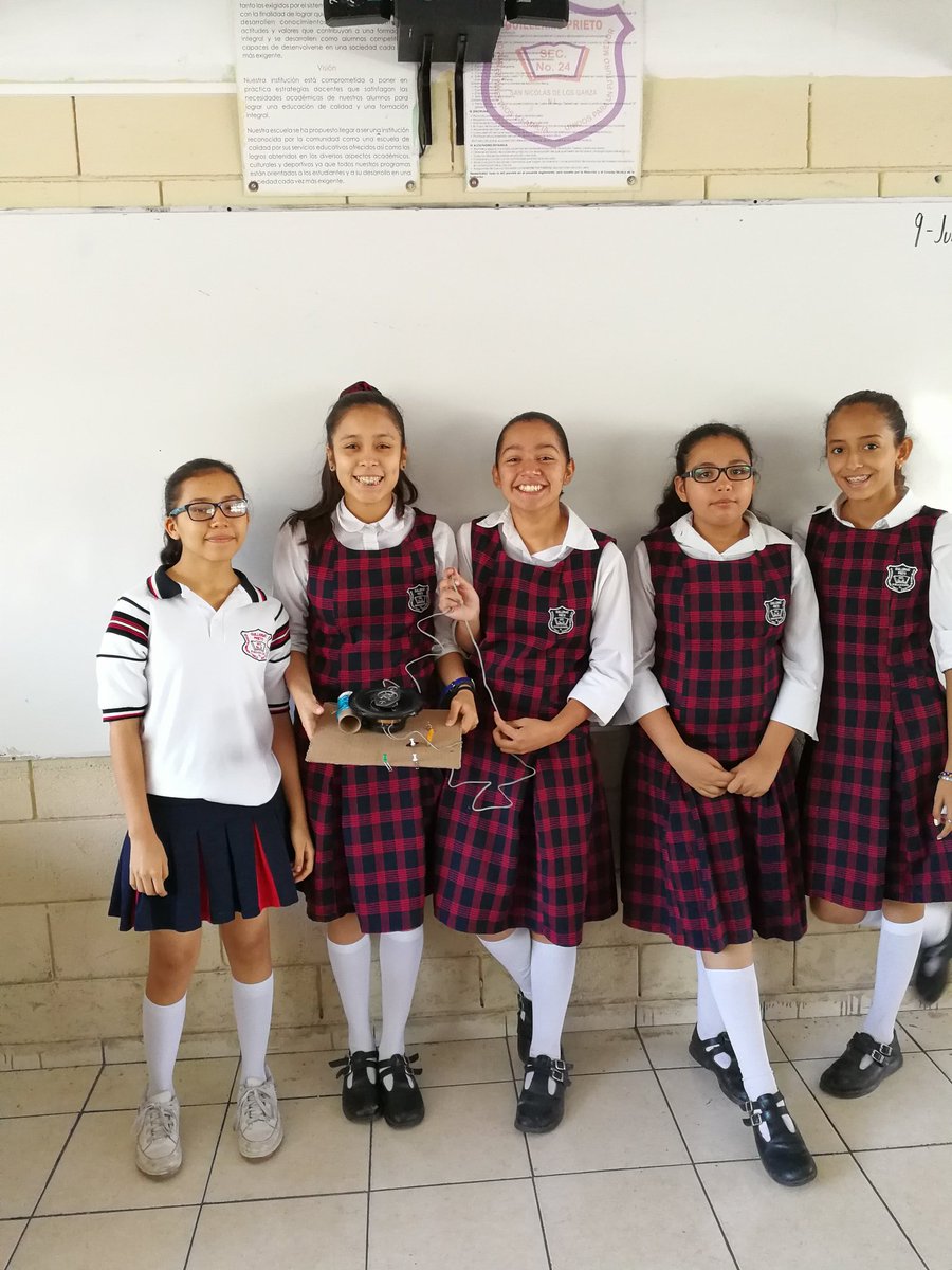 pg1188's tweet photo. Cierre de jornada de prácticas con Trabajo por proyectos. Física B5 ¿cómo funcionan las telecomunicaciones?  @CienciasENSE @vlablah https://t.co/zuM13RVAZZ