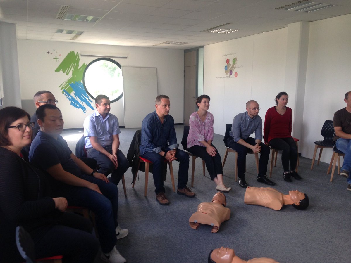 cecilegueant's tweet photo. Merci @CroixRouge et #AxaAtout Cœur pour la formation des testeurs aux premiers secours #AXAGuildeTest#AXACRWeek https://t.co/a4aIO7Rh3U