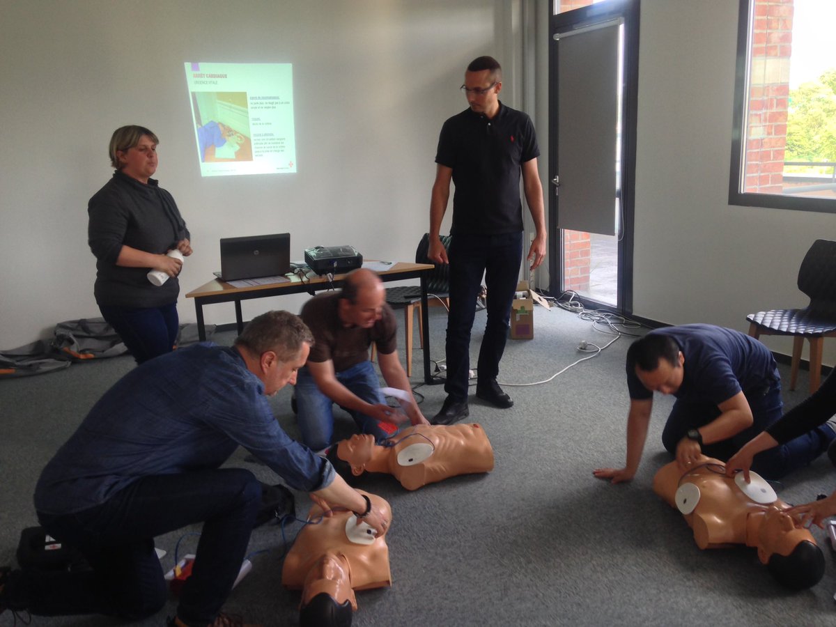 cecilegueant's tweet photo. Merci @CroixRouge et #AxaAtout Cœur pour la formation des testeurs aux premiers secours #AXAGuildeTest#AXACRWeek https://t.co/a4aIO7Rh3U