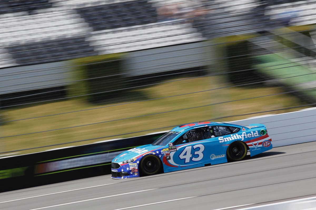 BubbaWallace's tweet photo. Getting a good feel for these cup cars, couldn't be any more thankful for this opportunity. @RPMotorsports @SmithfieldFoods #nascar https://t.co/3MO4kGj1KD