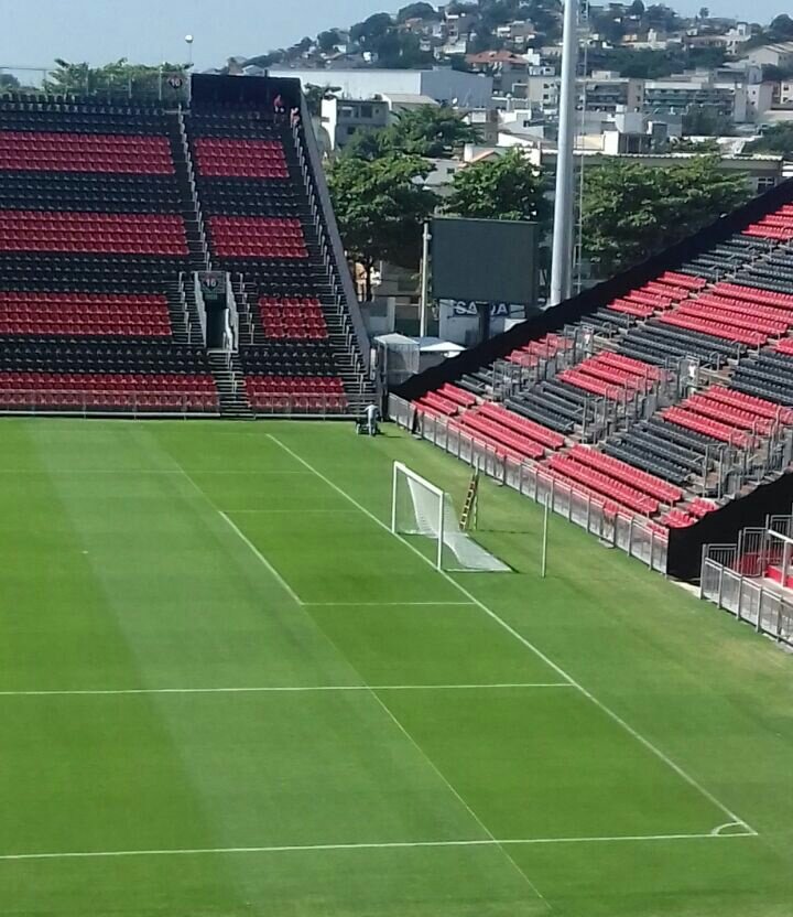 Olha a véu-de-noiva aí, pessoal. 

Esperamos ouvir muito aquele som de rede estufando novamente!