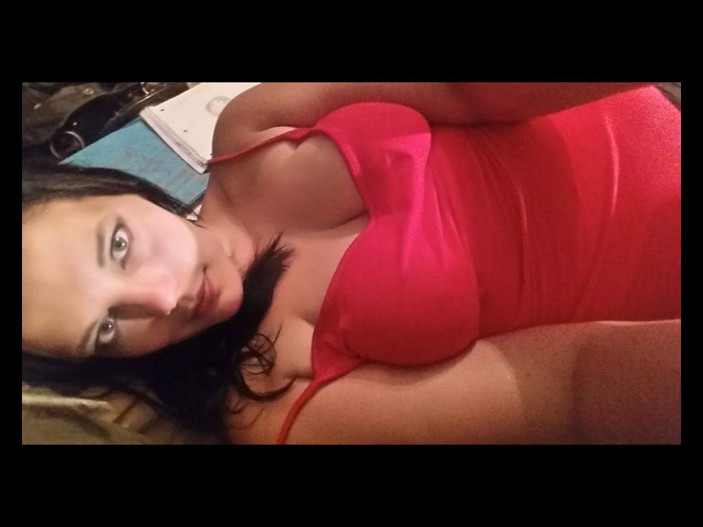 EmberDivine's tweet image. I'm online  @Skyprivate. my profile: profiles.skyprivate.com/model/112477-f… Please RT. thanks! #camgirl