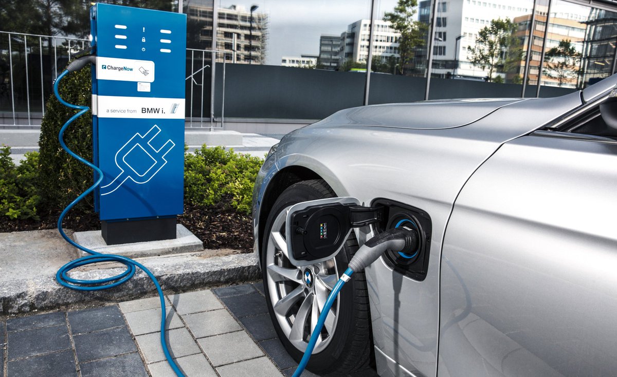 FernandoTriana5's tweet photo. Si aún no ves las ventajas de conducir un #BMWHíbrido métete en https://t.co/EpIAmSchRL y escucha las opiniones de los que lo han probado https://t.co/KvDMZ3547y