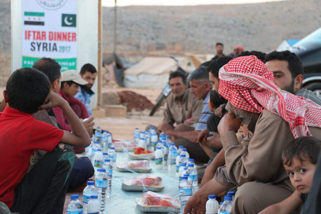 SaqibAzizMalik1's tweet photo. , *Falah-e-Insaniat Foun* have estab9points for Daily Sehar &amp; Iftar Das*syrianRefugees,*  *5600 persons* are being
#FiFinSYRIA 
#Donate2FIF https://t.co/SOwerSnrdA