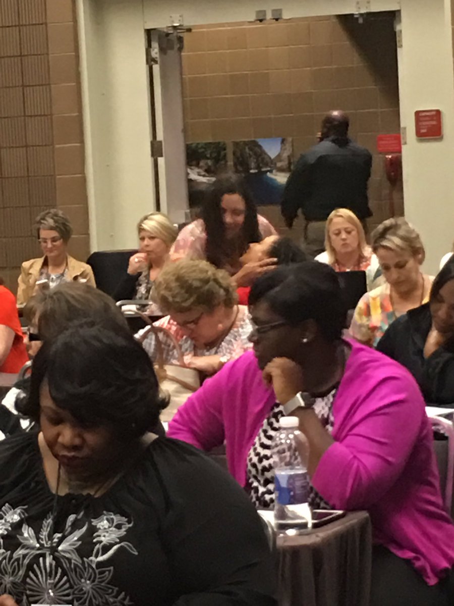 qtimoll's tweet photo. #tlsummit2017 #lateacherleaders Last session of the day and it is packed &amp; on FIYAH! #ignitestjohn @BradfordESJE #4 #SJBPPOY https://t.co/fizJi8DY4h