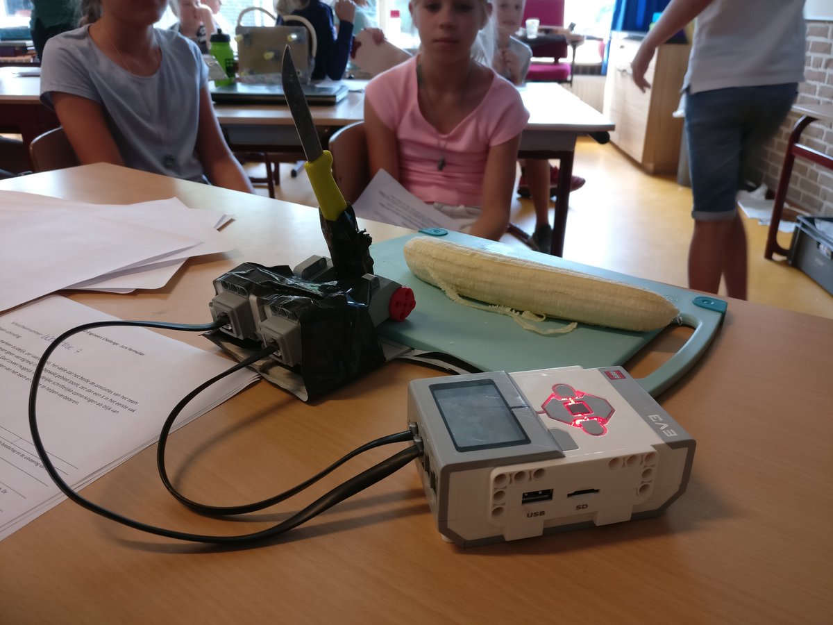 RED_engineers20's tweet photo. #REDEngineers; zijn jullie er klaar voor? Wij zijn benieuwd welk prototype wint. Tot morgen bij de RED Engineers Challenge Finale! https://t.co/zChy7C0hEm