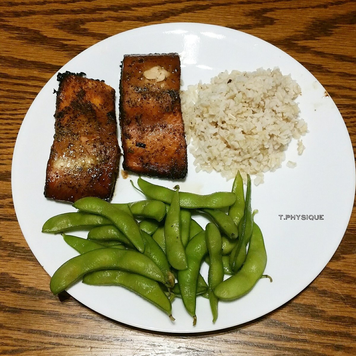 _physicallyfit's tweet photo. Last nights dinner.
Bourbon &amp; black pepper Salmon filets,1cup been rice, 1cup edema me beans.
•
#fitife #musclefood #foodisfuel #healthylife https://t.co/cPm3JPWCeO