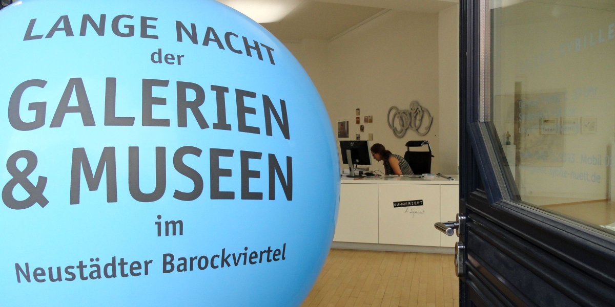 JETZT in #Dresden ! Ab 18:00 bis 23:00 Lange Nacht der #Galerien und #Museen im Barockviertel. Das gesamte Programm: galerie-sybille-nuett.de/fileadmin/medi…