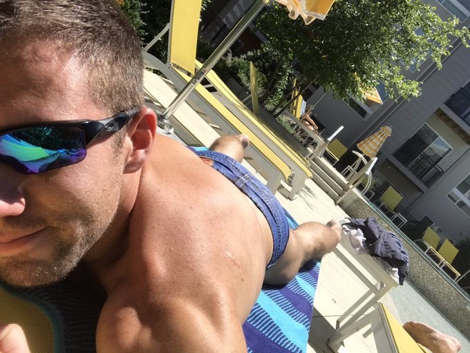 Pool day ? #gay #speedo https://t.co/DAveAXAw0j