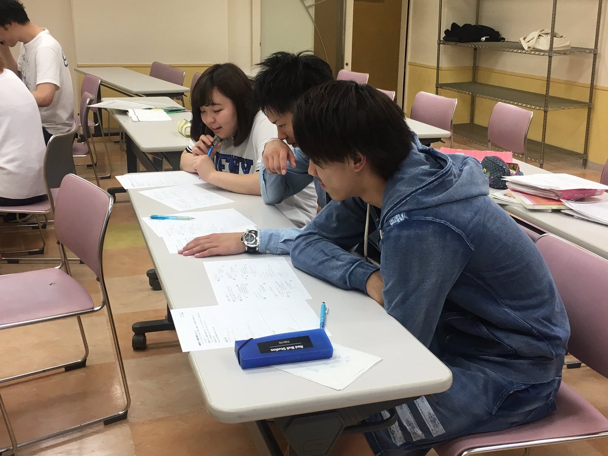 sapporo_sports's tweet photo. スポーツ保育科2年生、就職指導の授業中です!秋にある幼稚園実習に向けて、先生役と実習生役に分かれて事前オリエンテーションの電話がけ練習をしました^^
これで電話がけはバッチリ…かな?笑
#スポメディ
#スポーツ保育科
#2SK
https://t.co/6PdthoAH0L https://t.co/0TDWssO1Sr