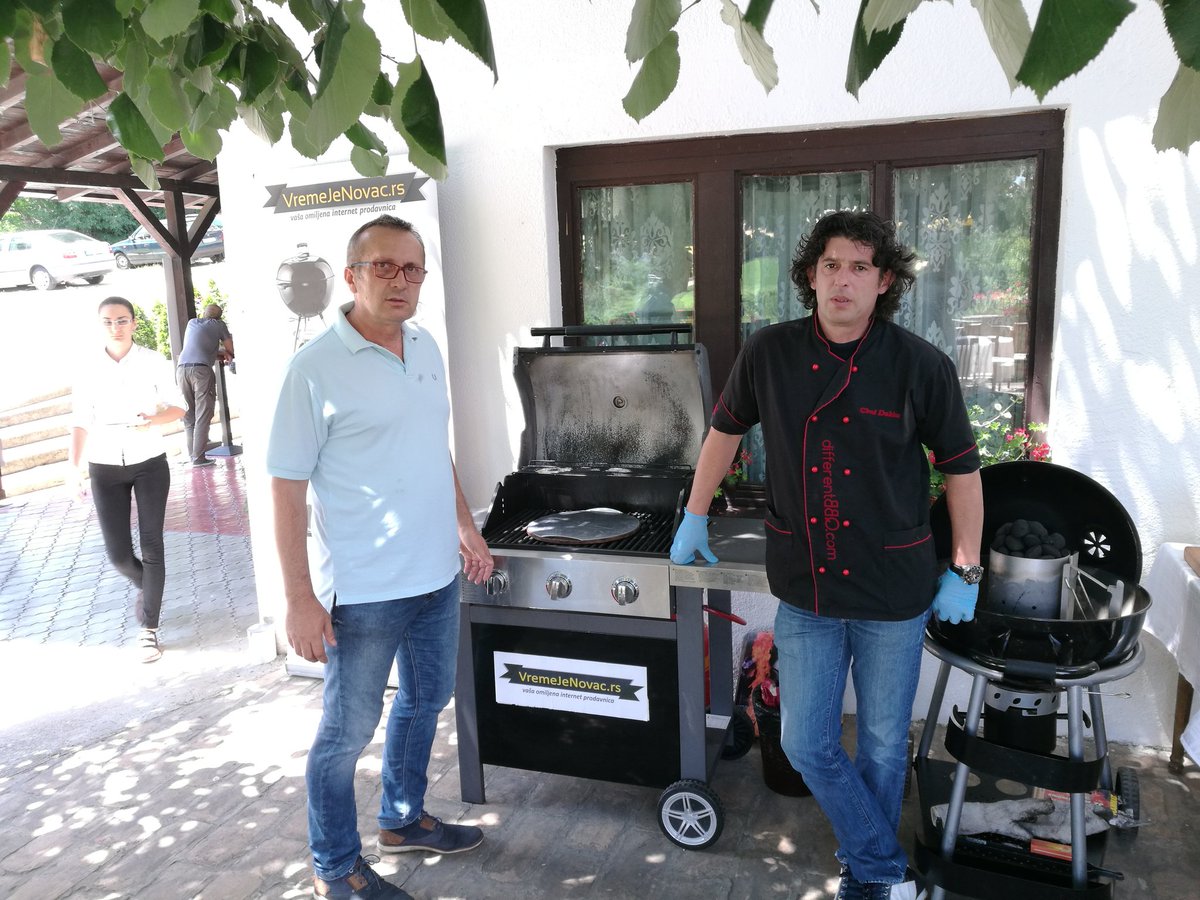 VremeJeNovac's tweet photo. Mi smo spremni. Bbq talk 🍜
#foodtalk2017 https://t.co/u9cb09FYmr