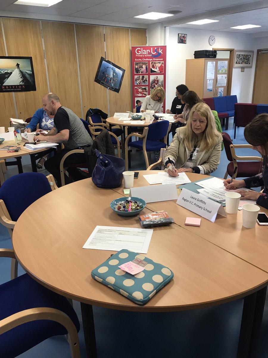 gupslearning's tweet photo. Day 3 of AfE, focusing on Differentiation .. What do we already know? What would we like to know? What is effective Differentiation? #EASAFE https://t.co/wGLojygqLb