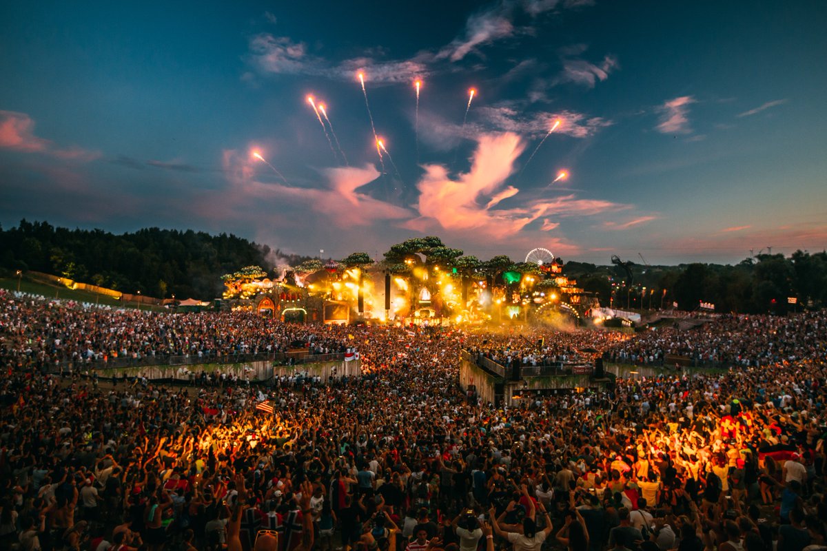 tomorrowland's tweet photo. The pure essence of music combines us in unity... #Tomorrowland https://t.co/QSmS3Ra4VG