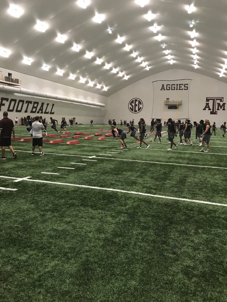 CoachSumlin's tweet photo. What are you doing on Friday at 6:00 AM?
#shakemoff https://t.co/oHGdR3KZEe