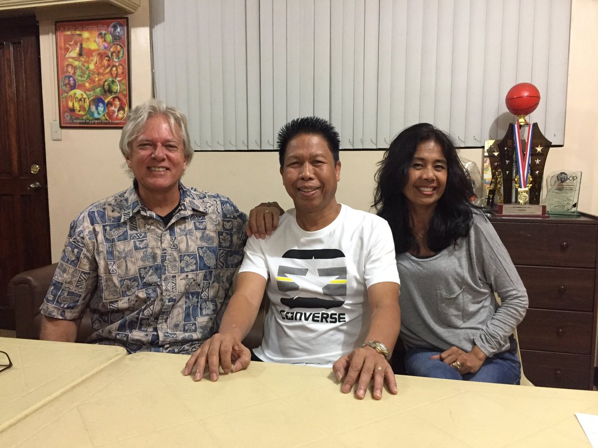 TarnyPerkins's tweet photo. Me and Tess with Vehnee Saturno #tarny https://t.co/xsZkfcbxyc