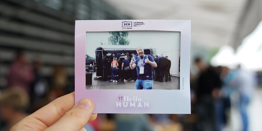shopware's tweet photo. Lunchtime! #HelloBurger 🍔 #HelloPizza 🍕 #HelloSmoothies 🍉 Don't forget to post a picture of your instant photo using #SCD17 https://t.co/gf5rmgrBZk