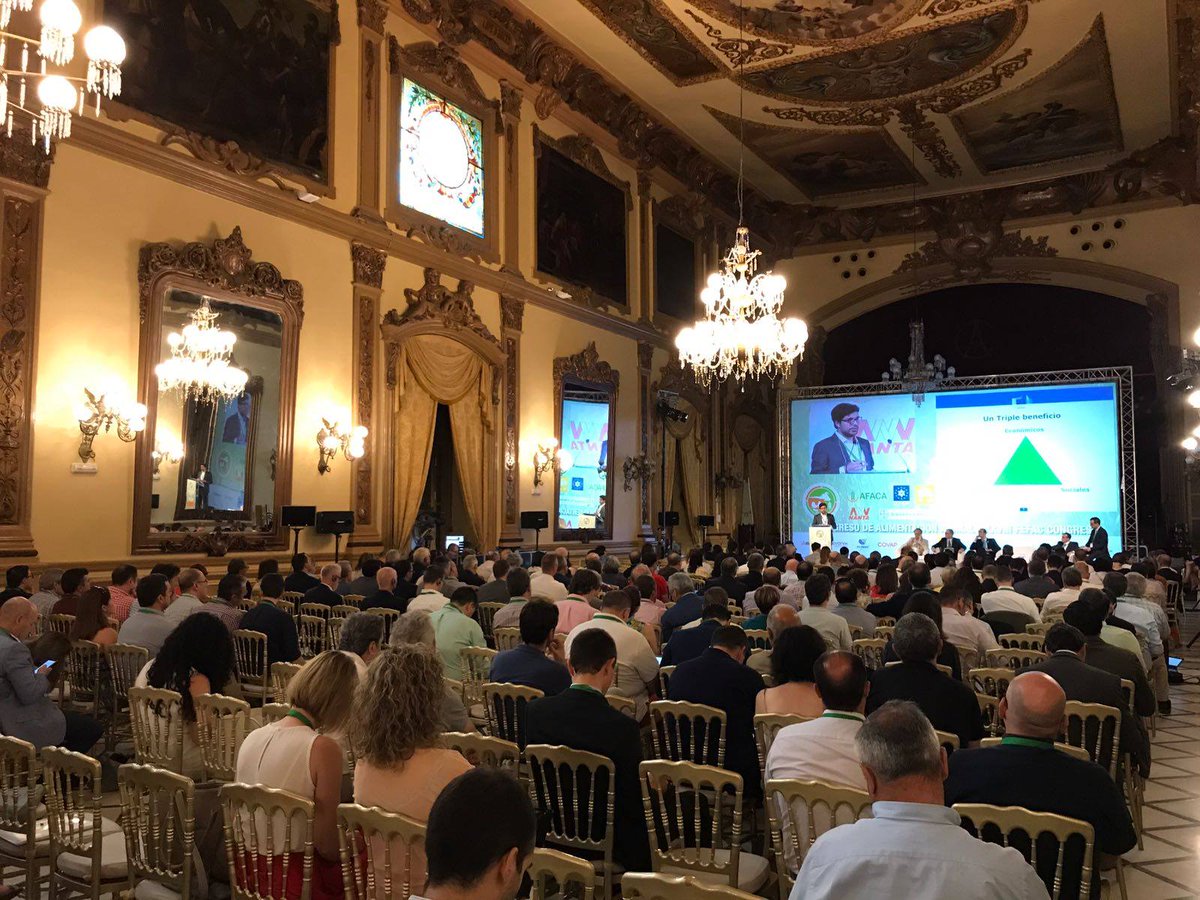 congresoAA17's tweet photo. Así comenzó esta mañana la segunda (y última) jornada de este V Congreso Internacional de Alimentación Animal. 👇👇 https://t.co/4hkrwuPXYU