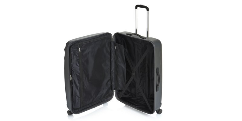 LoveWilko's tweet photo. When packing your #suitcase, roll up your clothes instead of folding to avoid creasing #WilkoTips #Holiday #Summer https://t.co/Kg5RzlrMnb https://t.co/WDAhpfbOvF