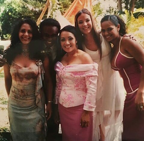 MiNegrafr's tweet photo. #NegraConsentida El amor verdadero no tiene final. @ligiapetit @chantalbaudaux @pastoroviedo  @caricari7 @danielelbittar  @brendahanst https://t.co/OANht2LCFg