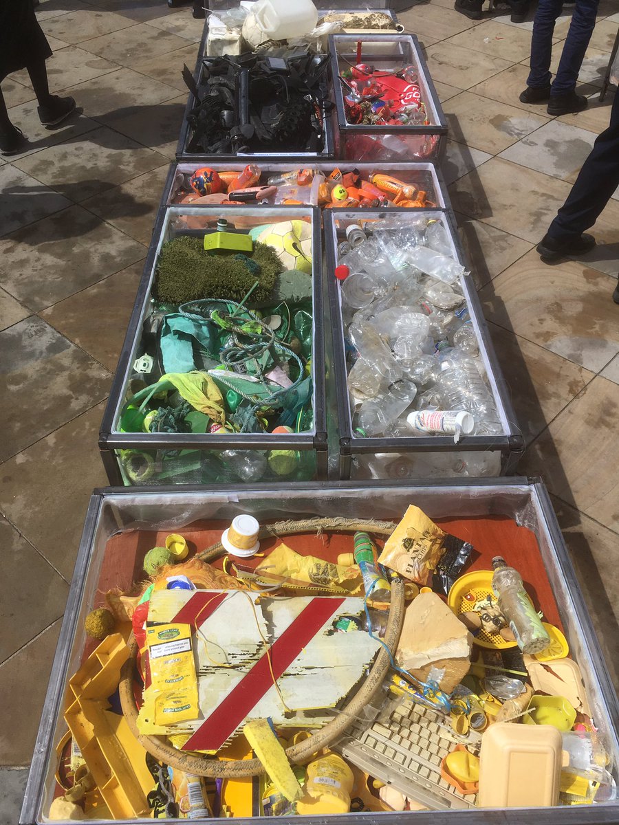 ThamesPlastic's tweet photo. Day 3 and still going strong!! @RoySocChem @KingsNMS #thamesplasticlab #plasticpollution #awaveofchange #aplasticocean https://t.co/vmKwecalWC