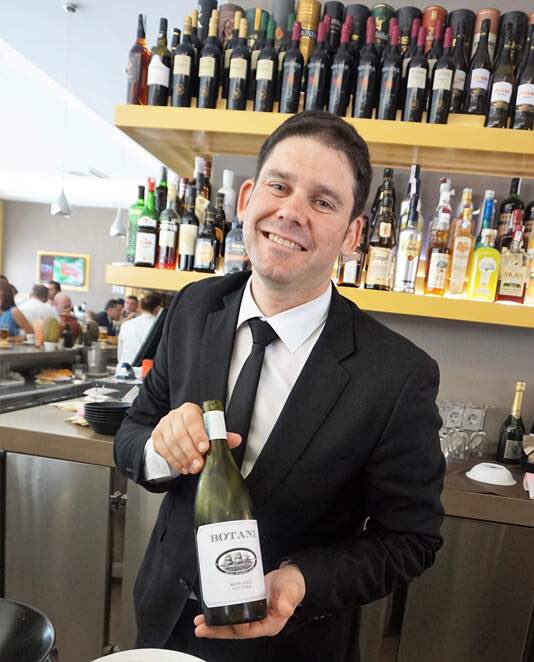 GrupoJOrdonez's tweet photo. Nuestro clásico moscatel #Botani presente en Solwines en Málaga, destacando en este gran escaparate vinícola #GrupoJorgeOrdonez #Solwines https://t.co/hySN9x1MQV
