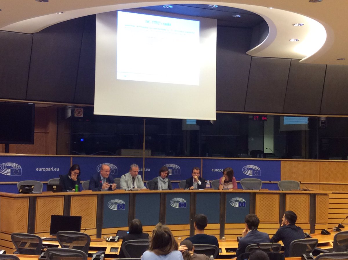 EP_Technology's tweet photo. We are presenting DG ITEC at a lunchtime presentation to @EPTrainees @Europarl_EN π¨π»βπ»π©π½βπ» #DGITEC #discoverITEC https://t.co/p1Hh5Muuk9