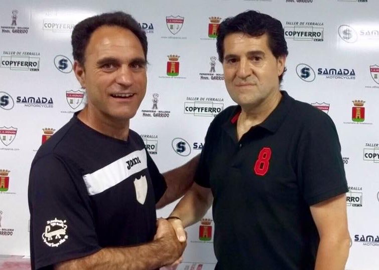 CDHispania's tweet photo. 📰COMUNICADO OFICIAL
Rafa Ruano renueva como entrenador del Primer Equipo de Fútbol. Será su segundo año al frente del equipo. https://t.co/MRwZazjkeQ