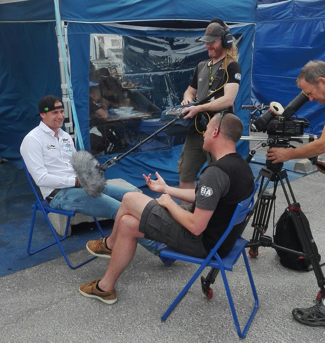 csucsu_rx's tweet photo. Hell starts with an interview... 😎🎥 https://t.co/pdJ5pcrkxO