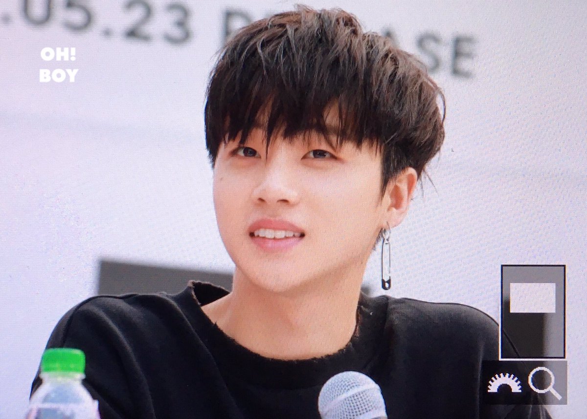 ohboy_27's tweet photo. 170609 신촌 팬사인회 #진환 #JINHWAN #JAY #iKON

오늘 지나니 너모 예뻐서 입장부터 울고 있던 사람 접니다😭💕💕 https://t.co/dE1SO8Eqom