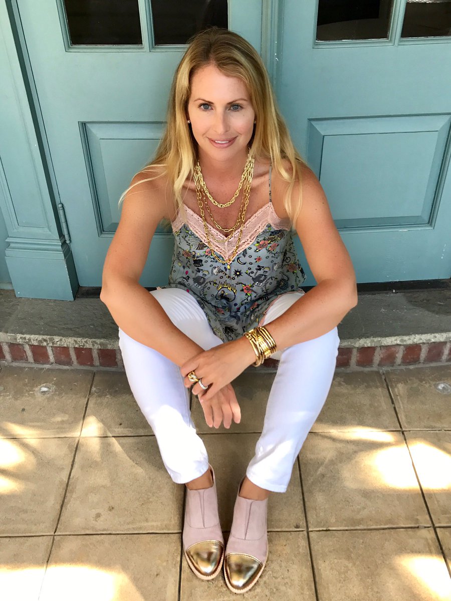 craigerdrake's tweet photo. #craigerdrakedesigns #BusStopX #elementbsx #rosequartz #womenstyle #ShopPhilly #shoplocal #smallbusiness #bigstyle#rittenhouse #queenvillage https://t.co/mkCmgy2tEN