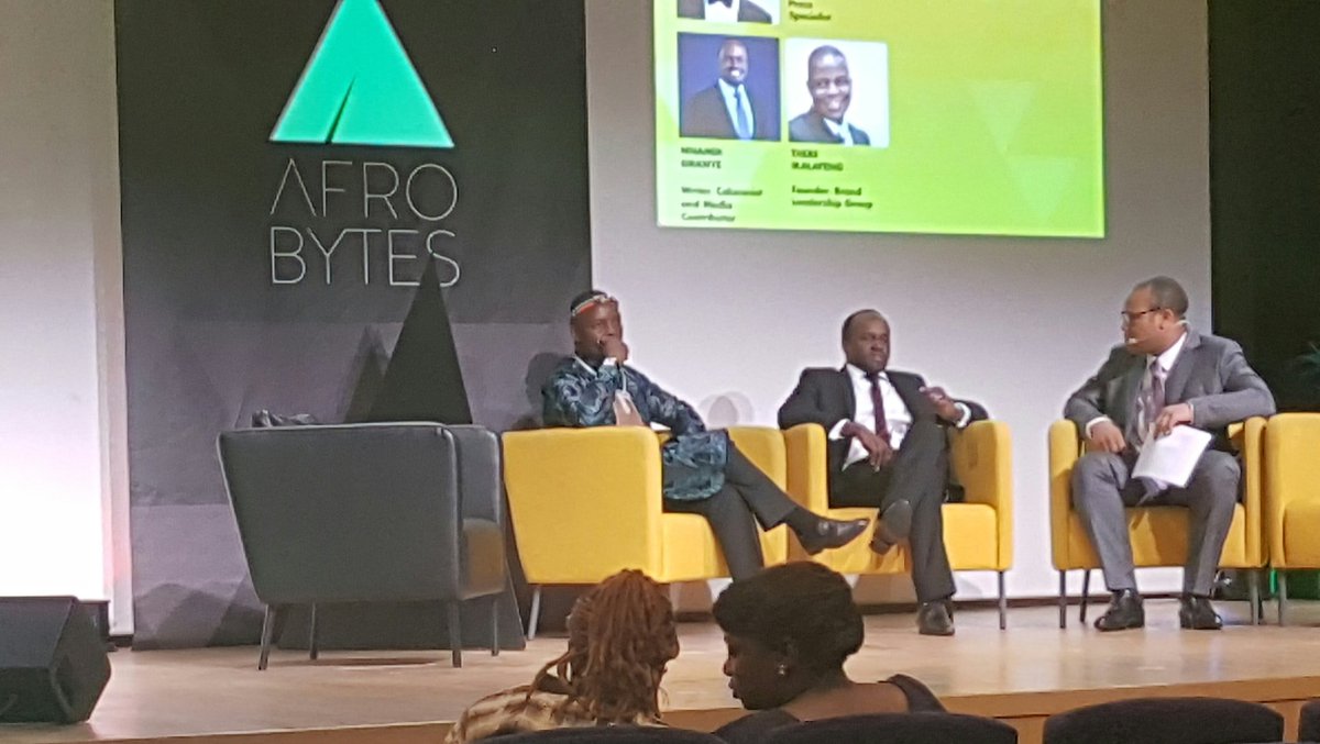 Ojiii_media's tweet photo. Ojiii à #AfroBytes2017, discussion passionnante sur la nécessaire réappropriation de leurs récits par les Africains #changingthenarrative https://t.co/CkVBLvbxER