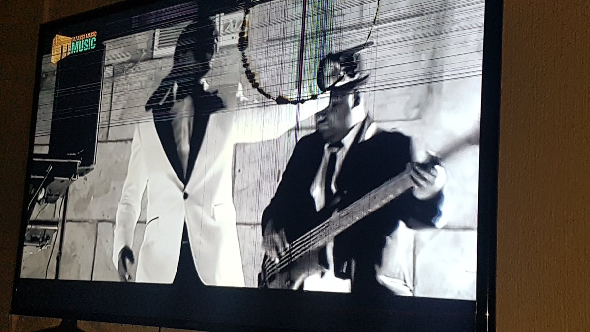 Elinangobeni's tweet photo. I was listening to luv jams than @MondeMsutwana song came I have been singing the song the whole day
 #justshowme https://t.co/jvJaT8NZUD