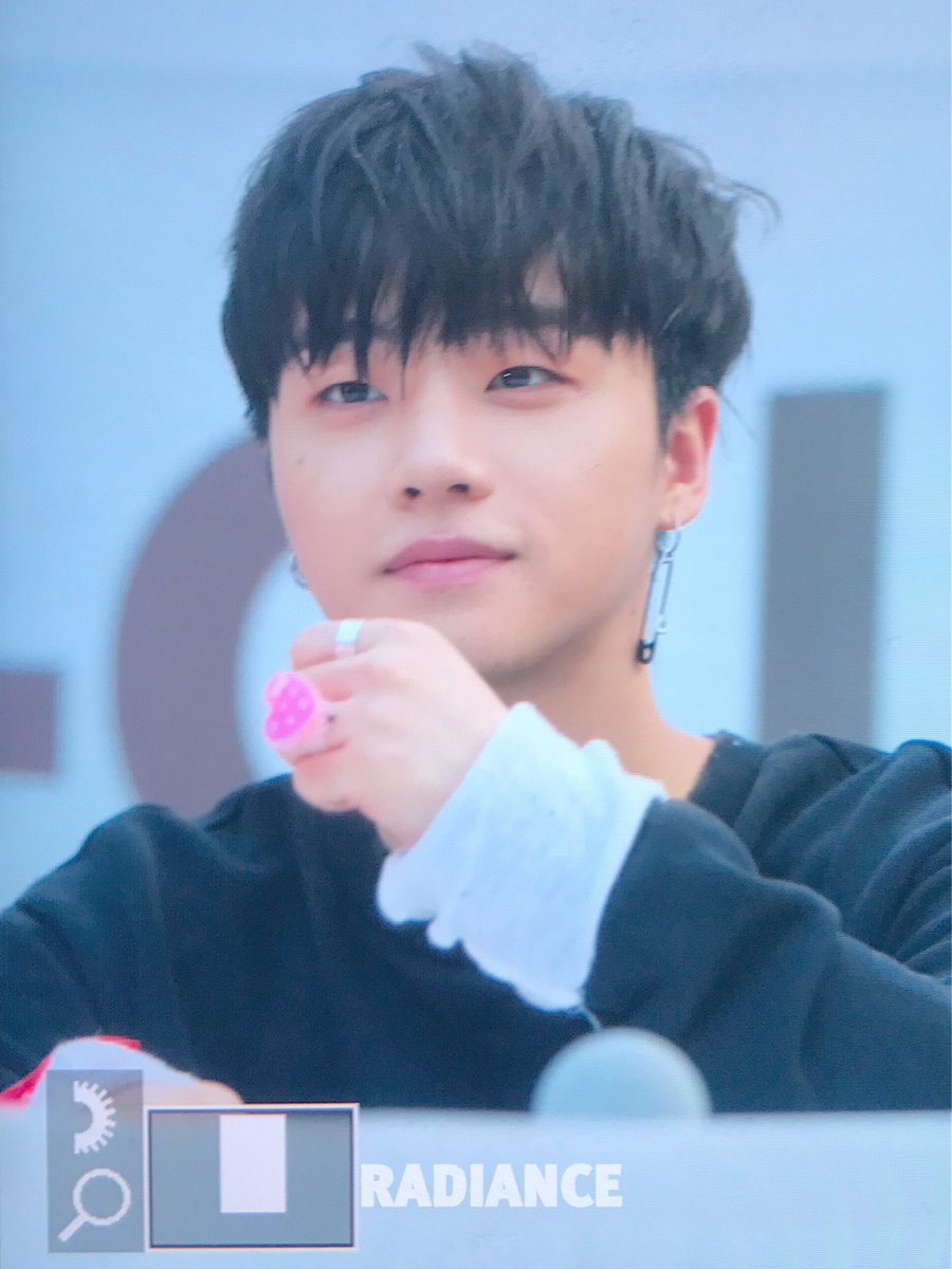 Radiance_JH's tweet photo. 170609 신촌팬싸

#진환 #iKON #JAY https://t.co/2VvF3nTLCs