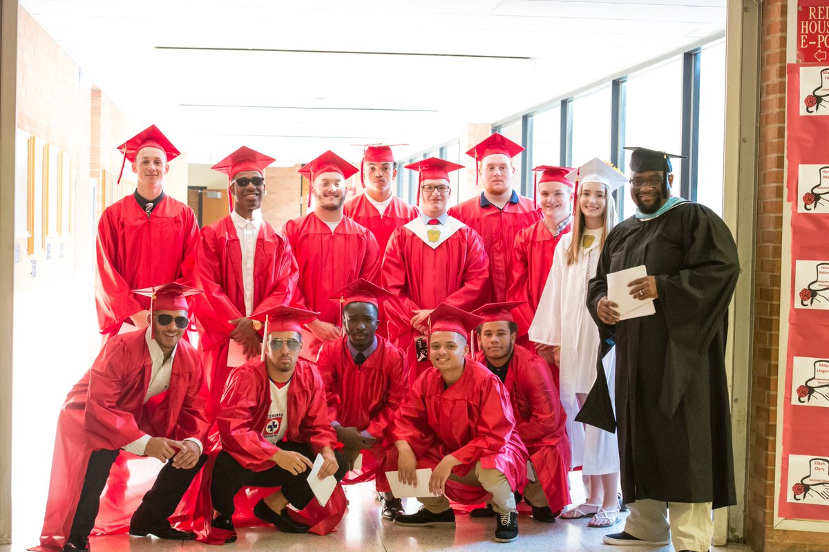 Millionaire_FB's tweet photo. Congrats to the Class of 2017 especially these 13 members of our Millionaire Football Program! Thank you for all your hard work! Good luck! https://t.co/J8QvxCRZVO
