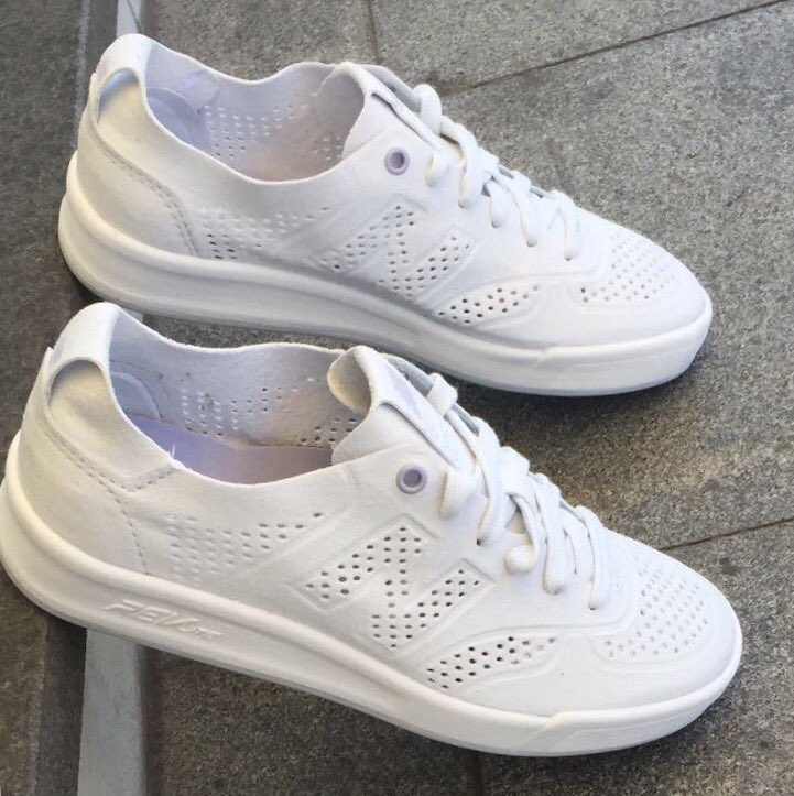 4elementstfe's tweet photo. Están aquí esperando la llegada del #Verano #newbalance para #ellas en tu #boutique #4elements #SC #tenerife #tenerifelicidad #compras #nb https://t.co/zWkMZZX9E0